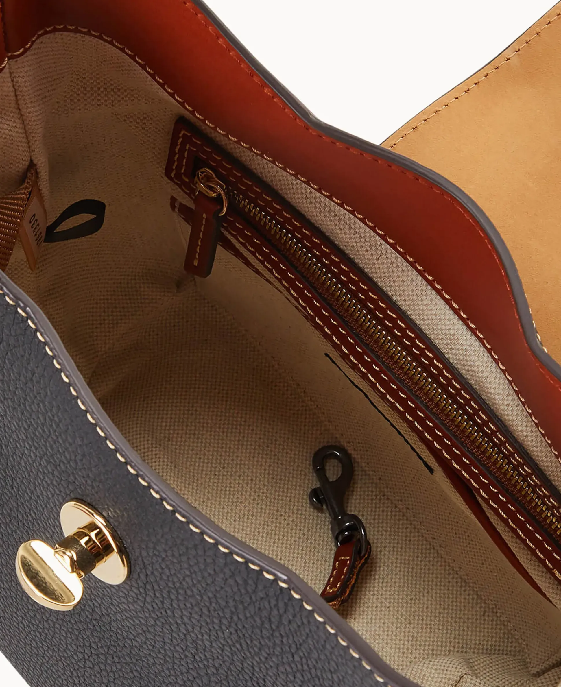 Pebble Turnlock Sac 22